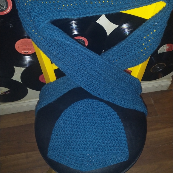 Teen /adult handmade knitted or crochet hat scarf sets !! - Picture 2 of 3